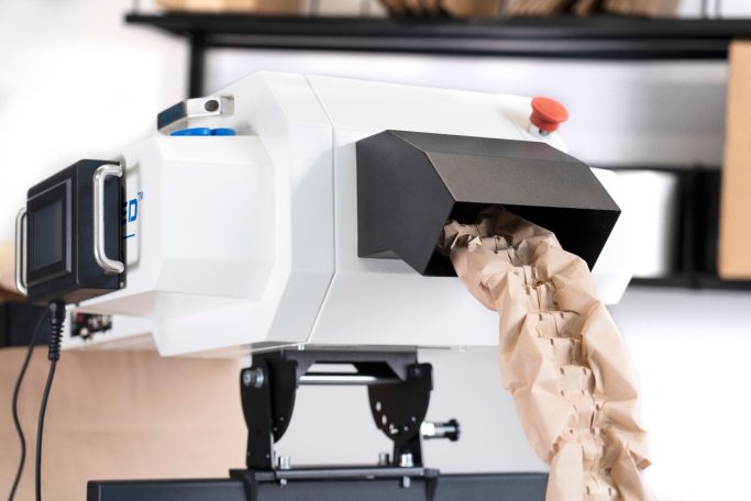 C1 - Papierpolstersystem für Schmale Polster zum Polstern von Ware in kleinere Pakete. 